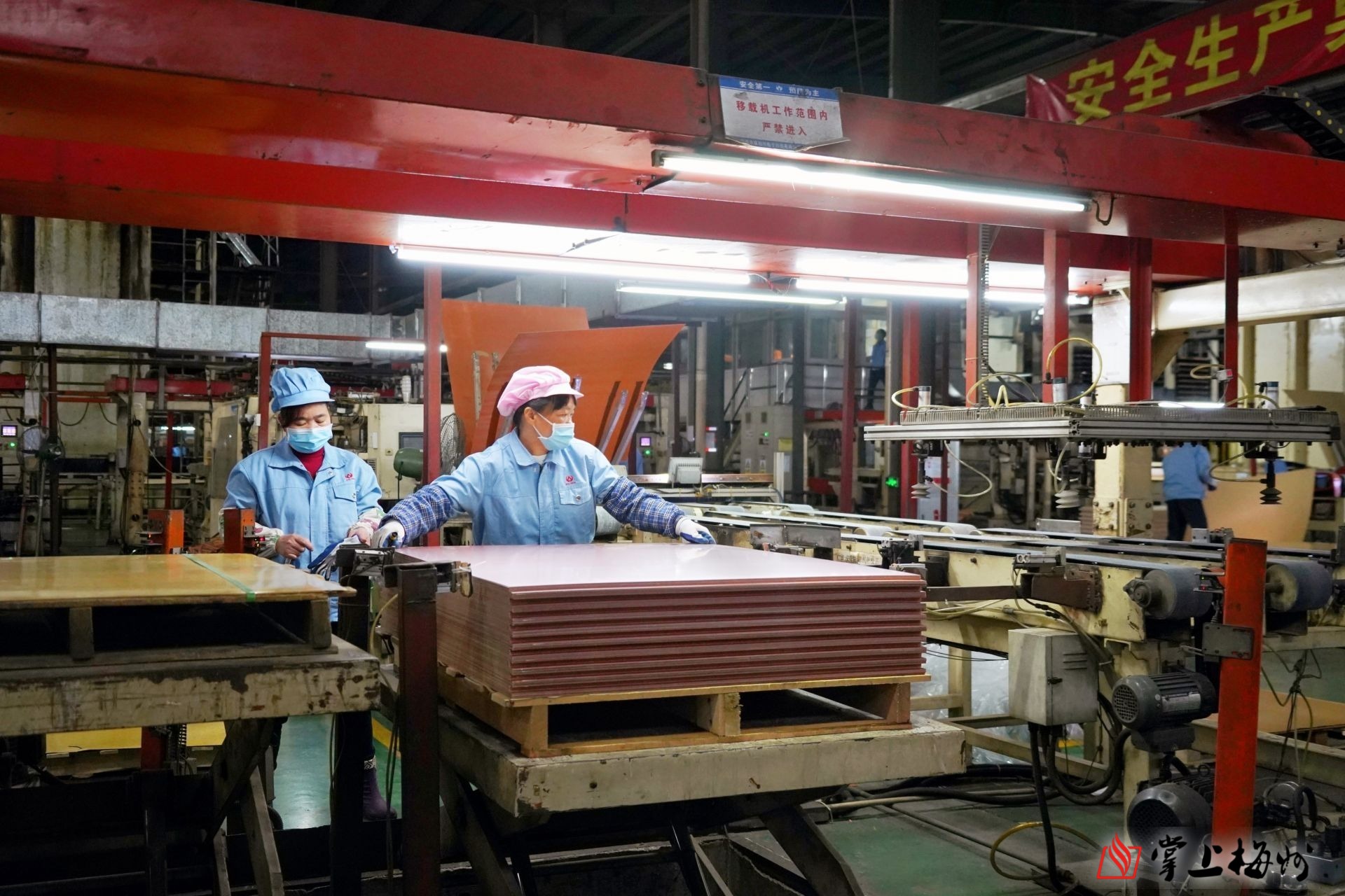 安心返鄉(xiāng)來 發(fā)展路更寬！梅州市威利邦電子科技有限公司深耕主業(yè)提升效能